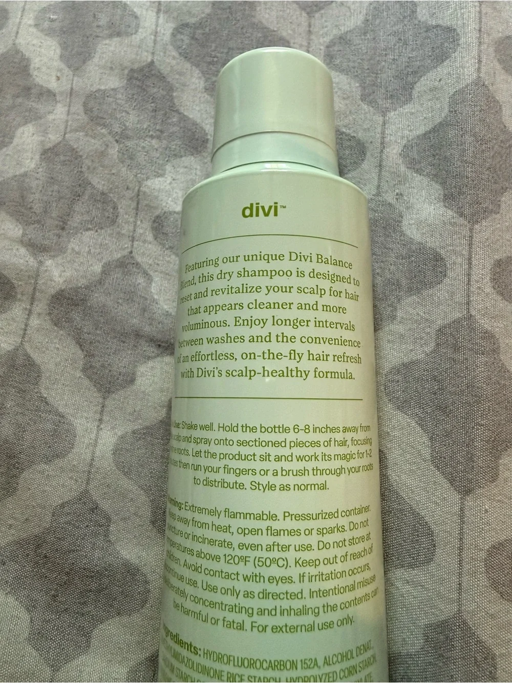 divi dry shampoo lift + refresh — light green